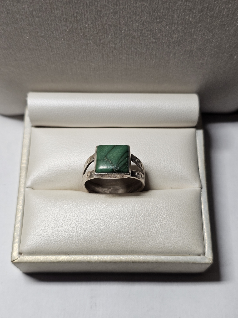 Sterling Silver Green Stone Signet Ring Size 7¼